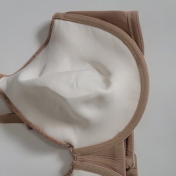 Vanity Fair Beige Underwired Beauty Back Minimizer  Bra/Size 42D. - Picture 6 of 9